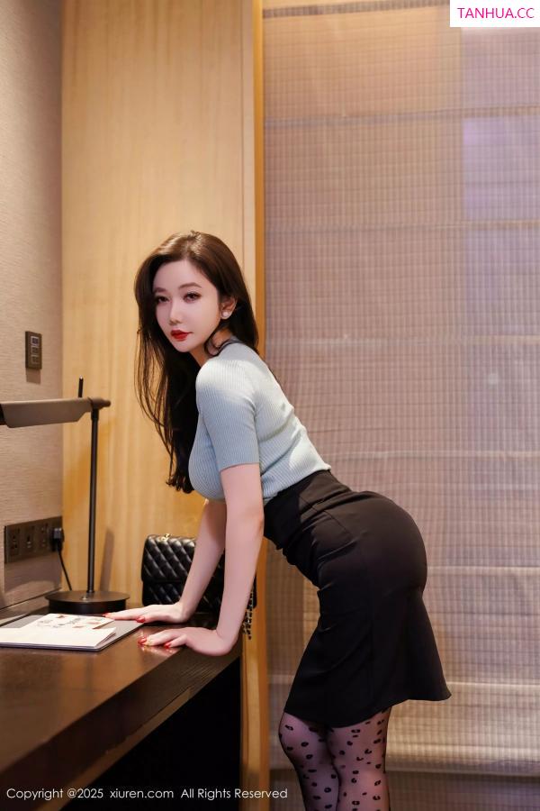   [XiuRen]高清写真图 2025.03.24 No.10060 心妍小公主 蓝色T恤第5张图片